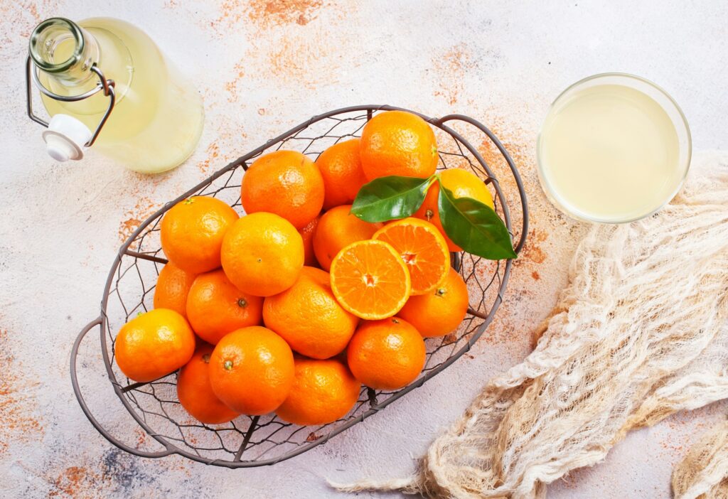 Fascinating Facts About Tangerines: A Comprehensive Guide 2 tangerines and tangerine juice